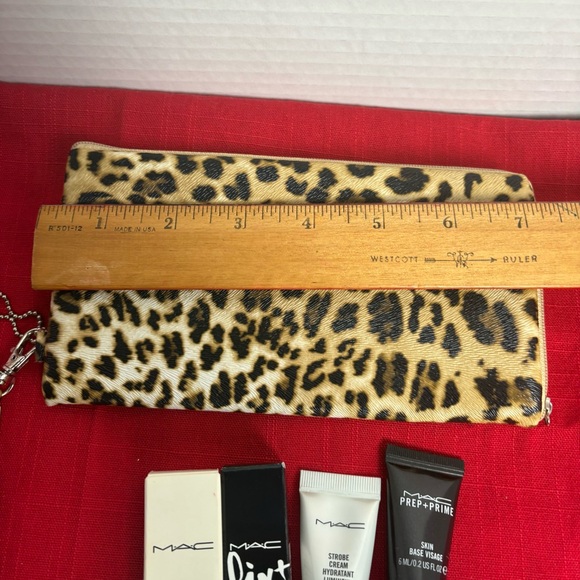 4- Mac samples new & a animal print cosmetic bag - Picture 7 of 8